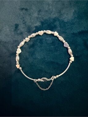 🥀STERLING SILVER STACKER
FEATURING HEARTS & TEXTURED SHELLS
WITH SAFETY CHAIN🥀